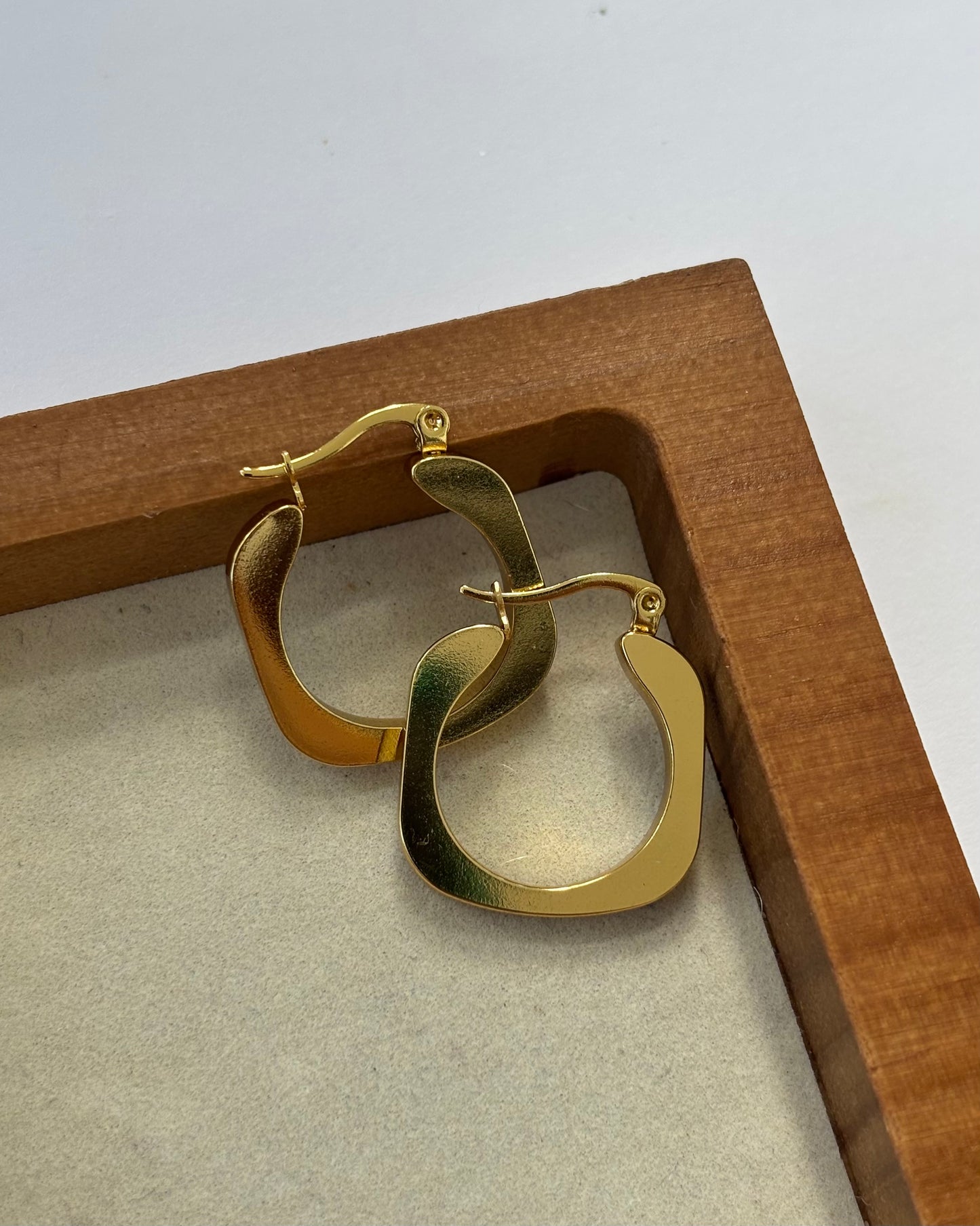 Ana Earring.