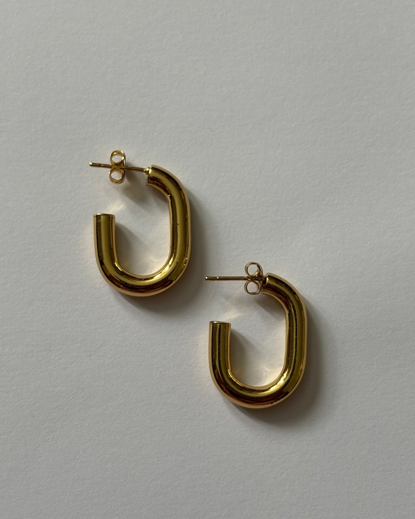 Oval Earring.