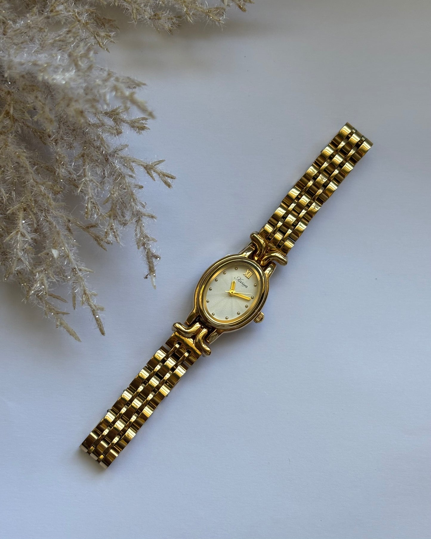 Emy Watch.