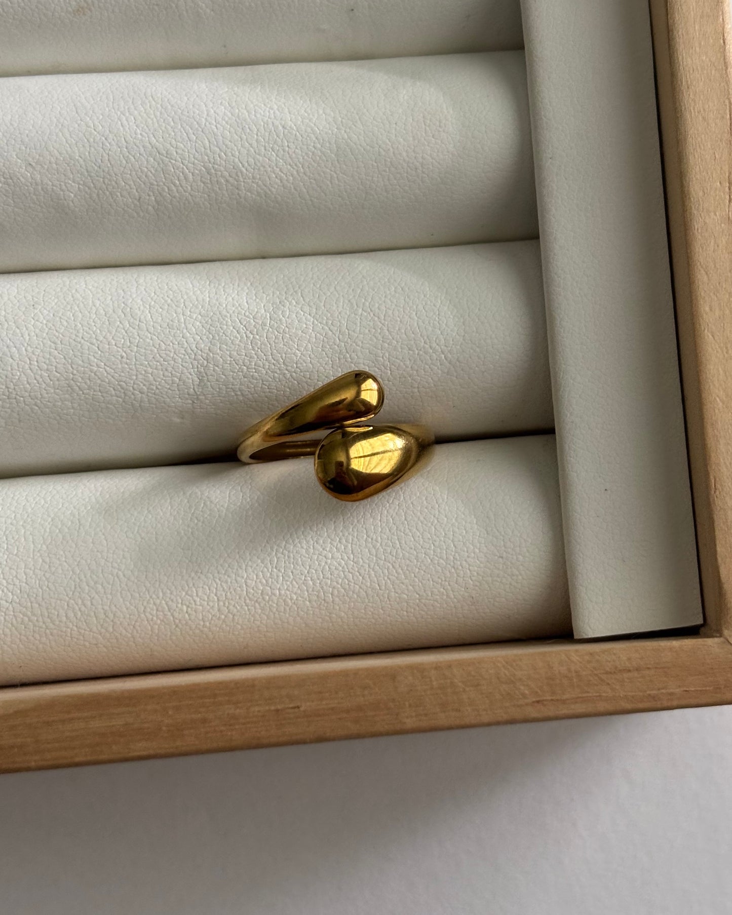 Drops ring