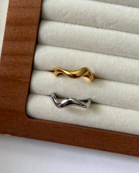 Waves Ring.